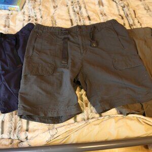 3 shorts XXL north face, olive, gray, navy blue
